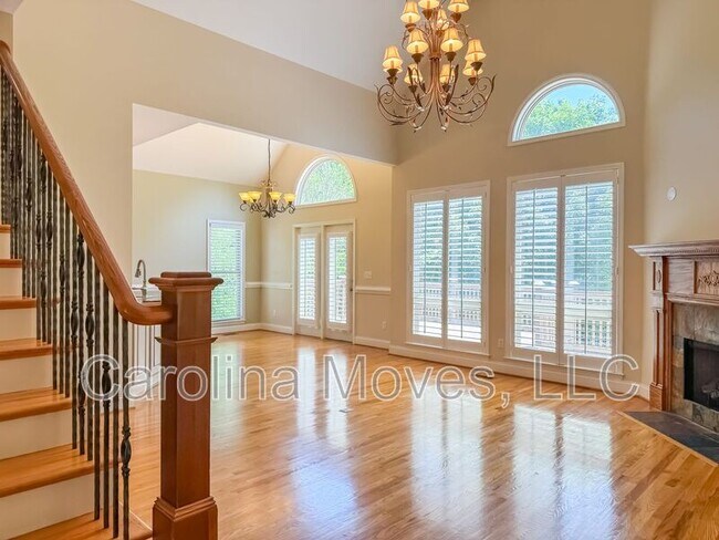 Building Photo - 745 Charleston Pl