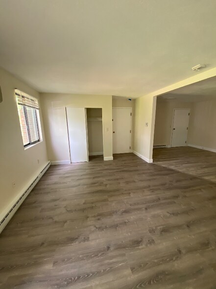 Building Photo - 310 Thompson Rd