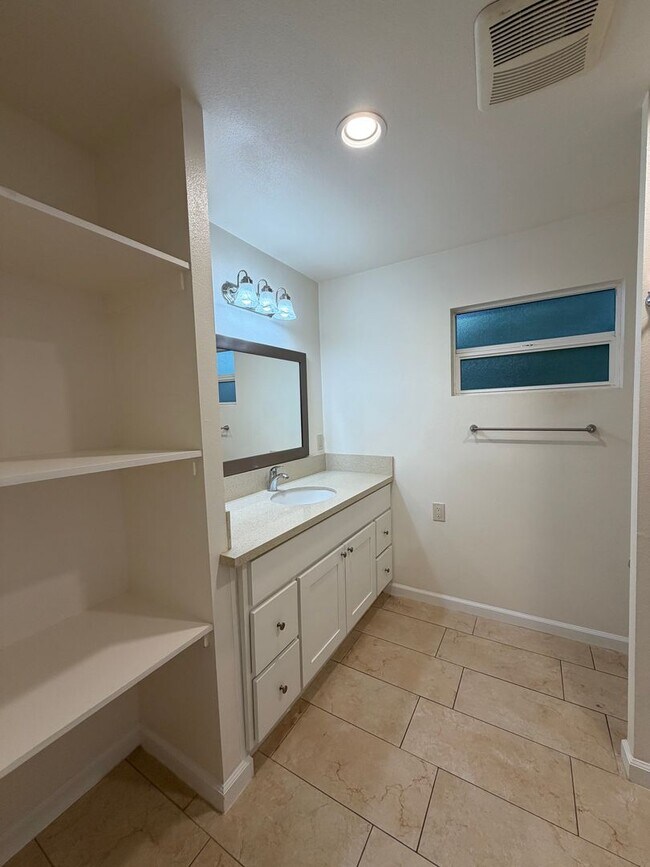 Building Photo - 1630Lynd