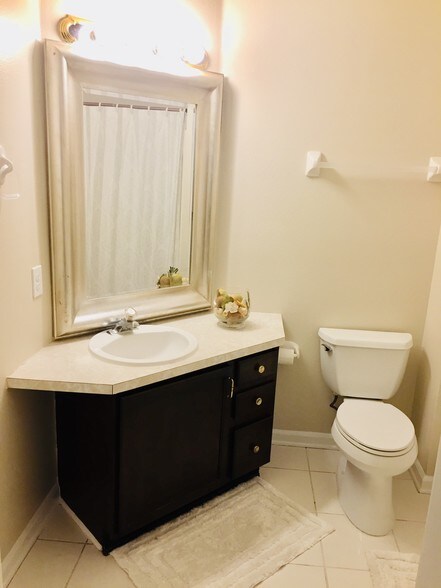 2nd Bath - 10550 Baymeadows Rd