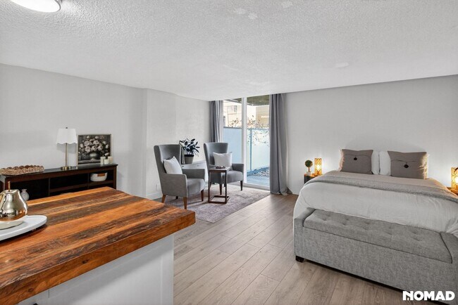 Building Photo - Charming Studio Condo in Denver