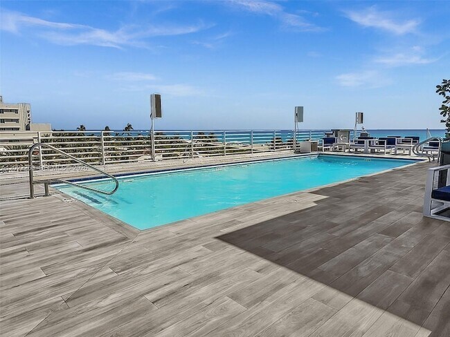 Building Photo - 1052 Ocean Dr