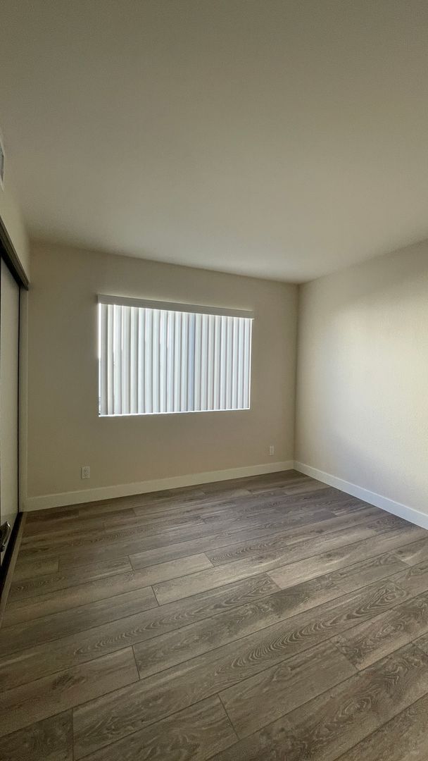 Building Photo - Exceptional 3 Bdrm, 2 Ba, Single Story Hom...