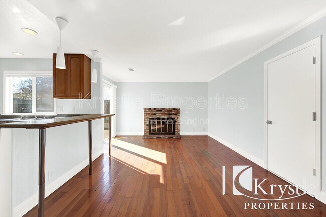 Building Photo - 121 Radcliffe Dr