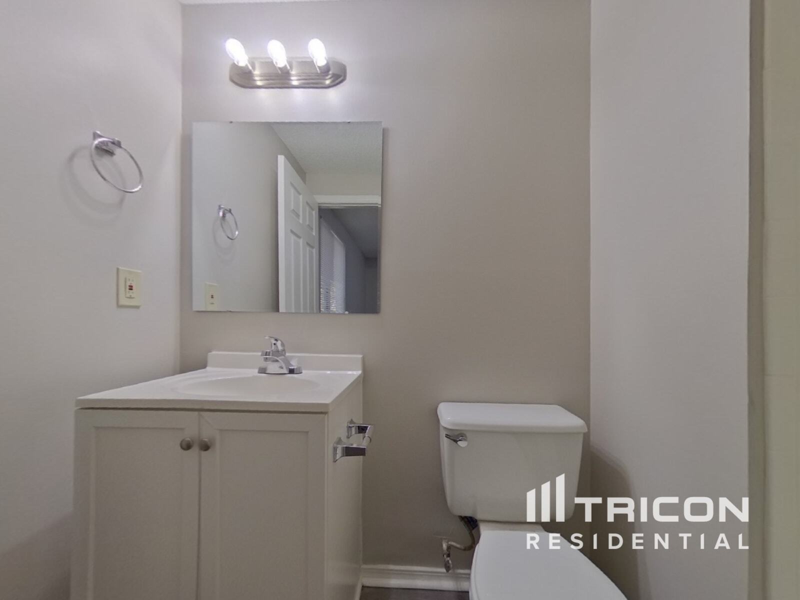 Building Photo - 201 Raintree Dr