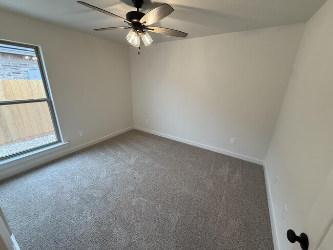 Building Photo - 1309 N Chicago Ave