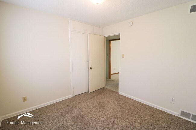 Building Photo - Three Bedroom Home Near Westloop Shopping ...