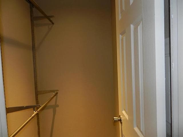 Building Photo - 18333 Roehampton Dr