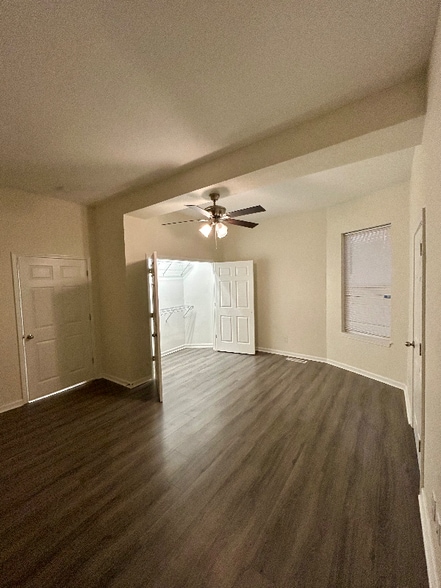 Building Photo - 404 E 18th St