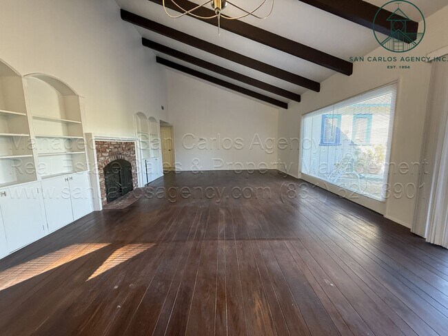 Building Photo - Refreshed Four Bedroom Hatton Fields Home