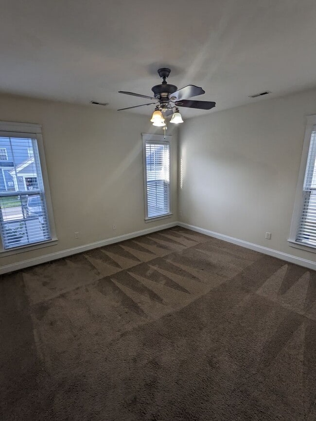 Building Photo - Four Bedroom Huntersville Primary Bedroom on Main Level