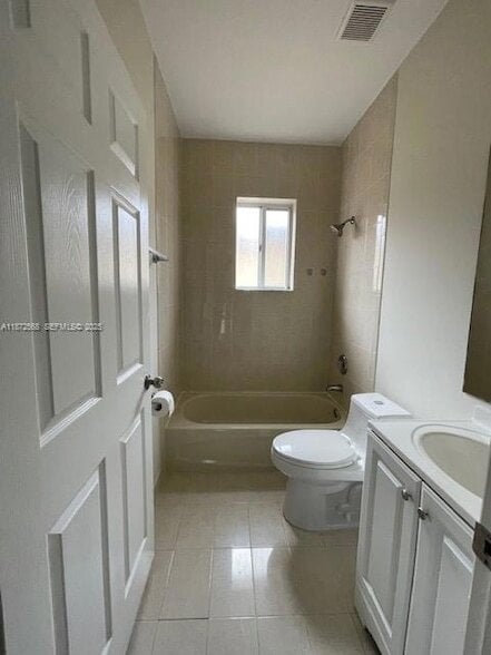 Building Photo - 2531 NE 41st Terrace