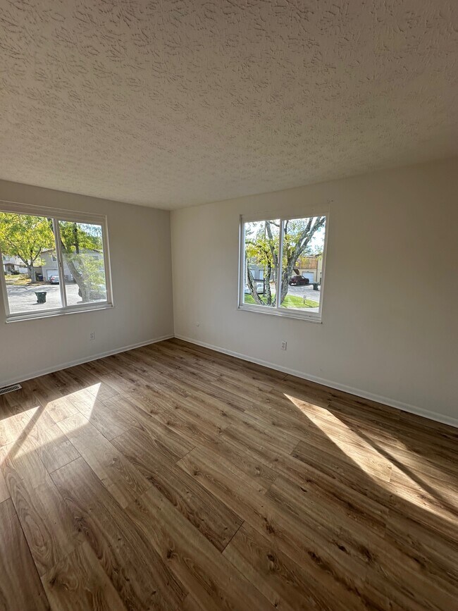 Building Photo - 2448 Burgandy Ln