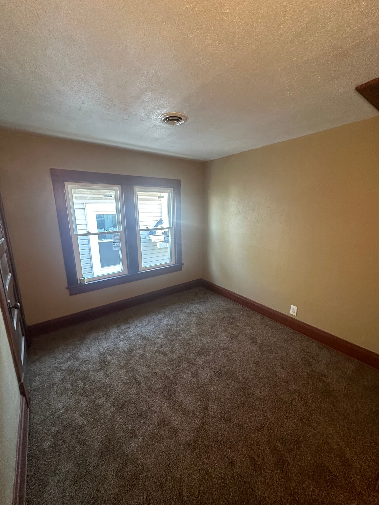 Building Photo - 1025 Pinewood Ave