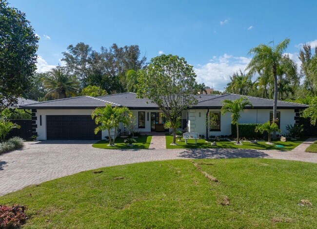 Building Photo - 5120 Carillo St