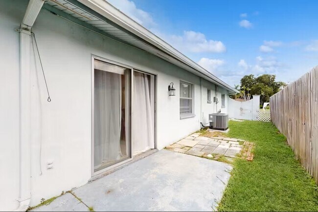 Building Photo - 4017 Audubon Dr