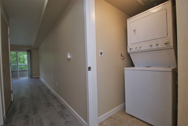 Building Photo - 4902 Aurora Ave N