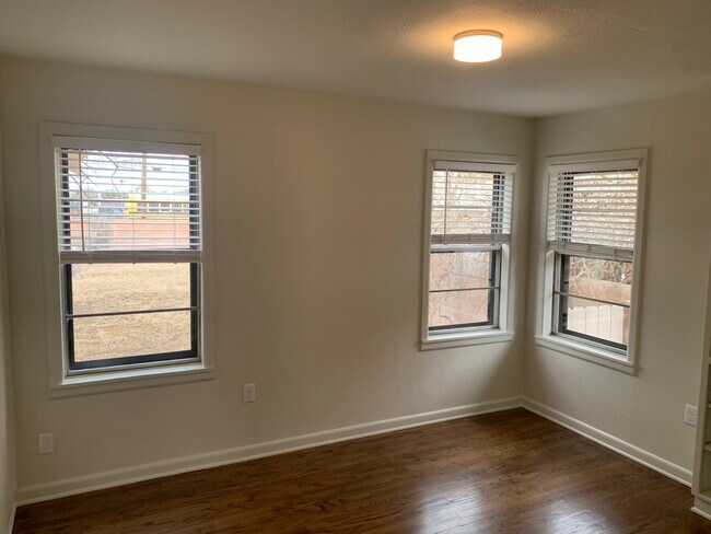 Building Photo - 1806 W Louisiana Ave