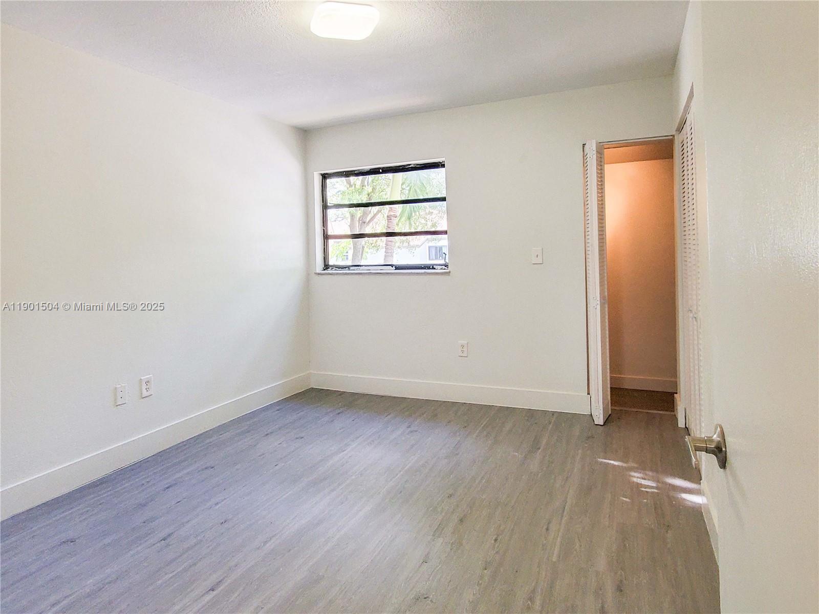 Building Photo - 1901 NW South River Dr