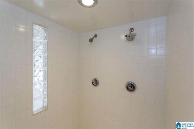 Building Photo - Flexible 3BR/2BA or 2BR + Den Home