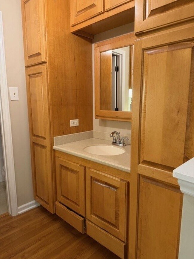 Building Photo - 3 Bedroom/2 Bathroom - Close to SJAFB, Shopping, Restaurants!