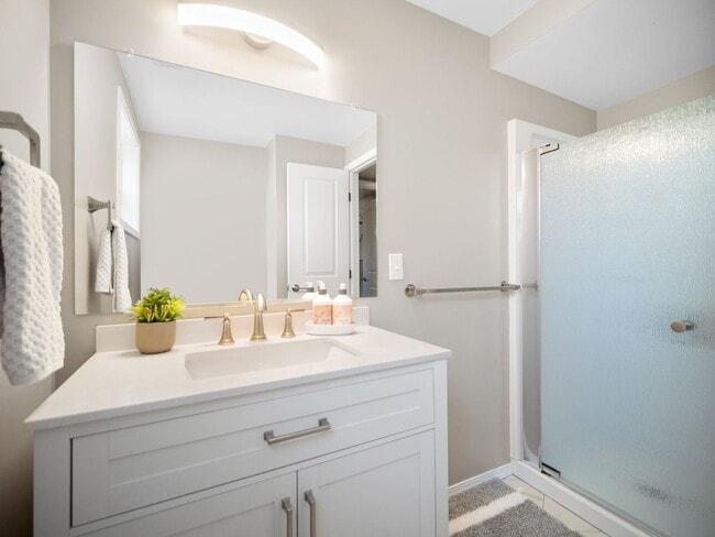 Building Photo - Spacious 4-Bedroom Pet-Friendly Home in North Spokane