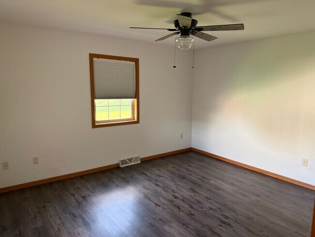 Building Photo - Remodeled 3BR 3BA Duplex in Black Earth –  $2650 month