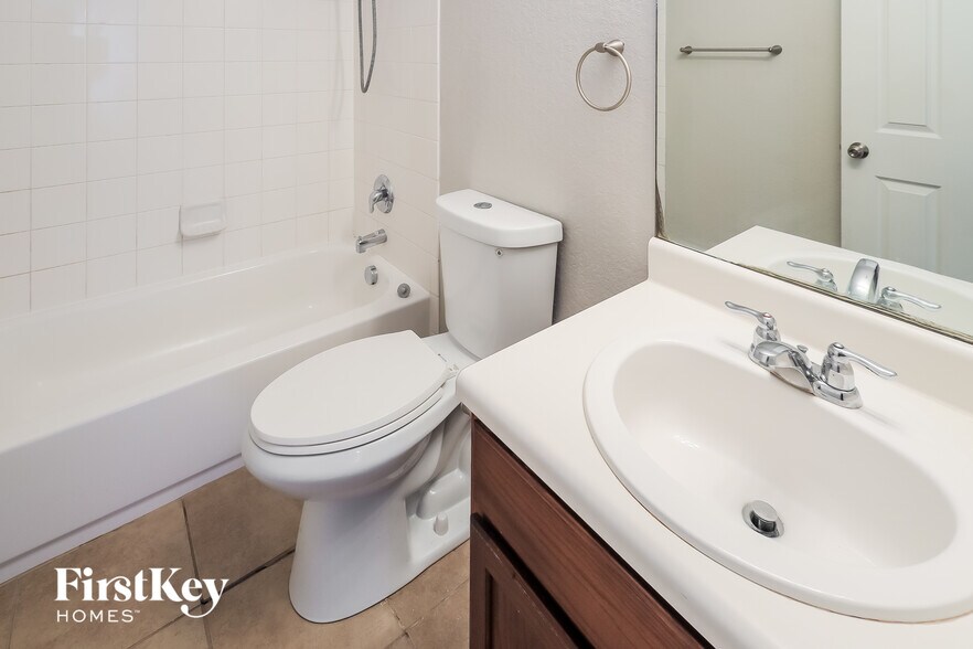 Building Photo - 1811 Buescher Path