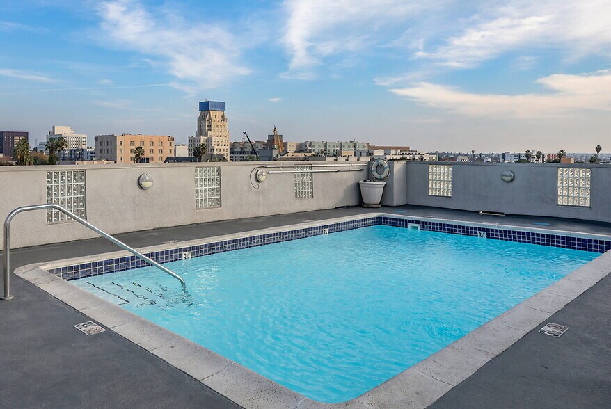 Building Photo - Essex Properties at Miracle Mile