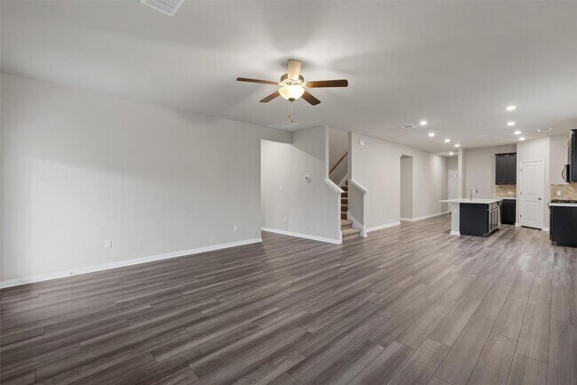 Building Photo - 528 Loriner Wy