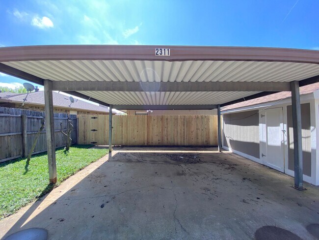 Building Photo - Kingsford 2311/2315