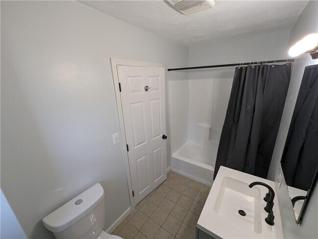 Building Photo - 61 Utton Ave