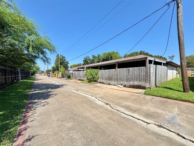 Building Photo - 7449 Cook Rd