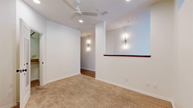 Building Photo - 206 N Main St