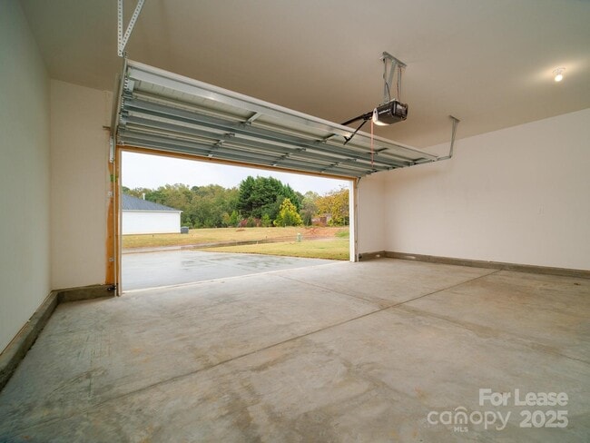 Building Photo - 414 Nixon Rd