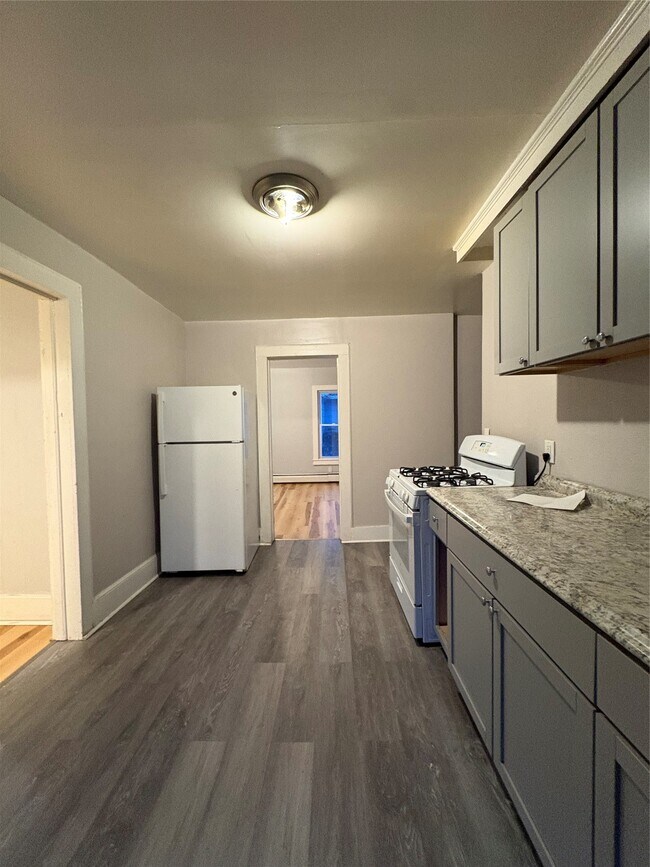 Building Photo - 519 E Main St