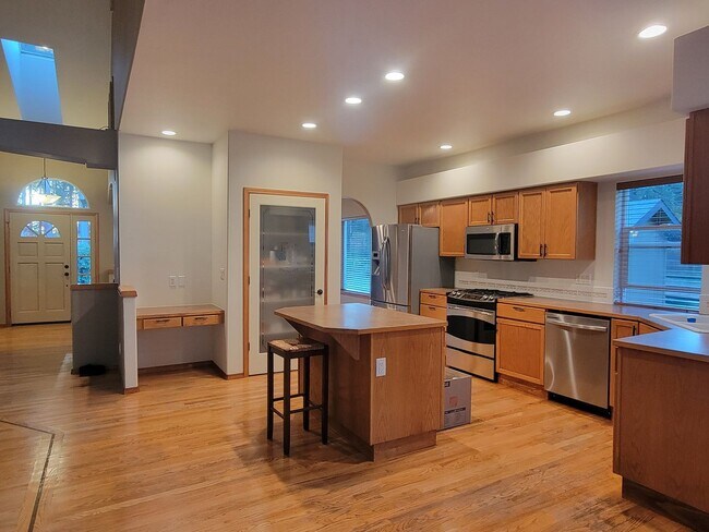 Building Photo - Beautiful Home on Gated Property