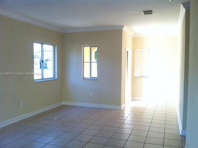 Building Photo - 2601 NE 41st Cir