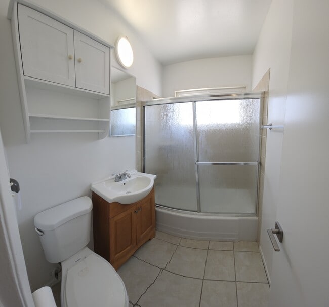 Building Photo - 2039 Thomas Ave