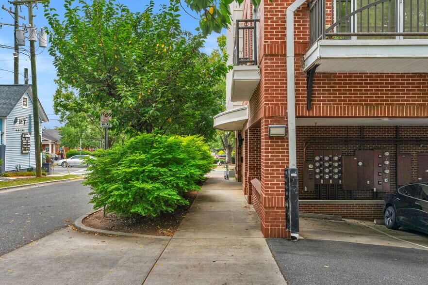 Building Photo - 525 E 34th St