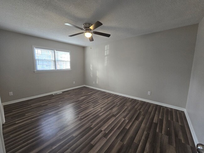 Building Photo - New Listing!!