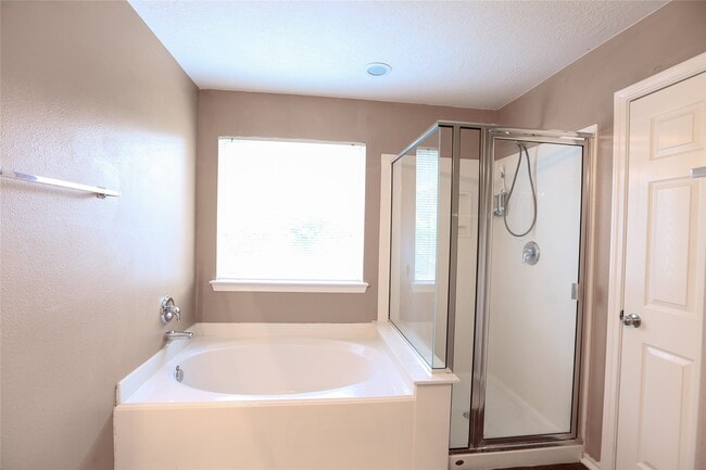 Building Photo - 17511 Bering Bridge Ln