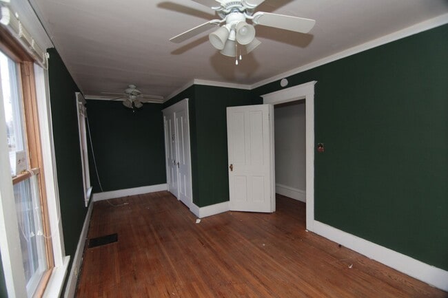 Building Photo - 4 bedroom home in the East Village of Dave...