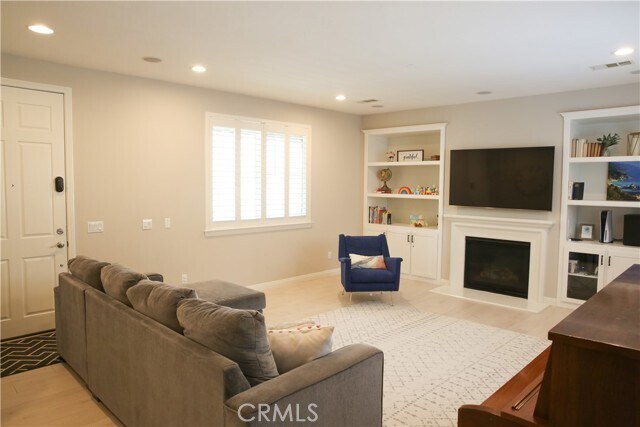 Building Photo - 214 Martindale Way