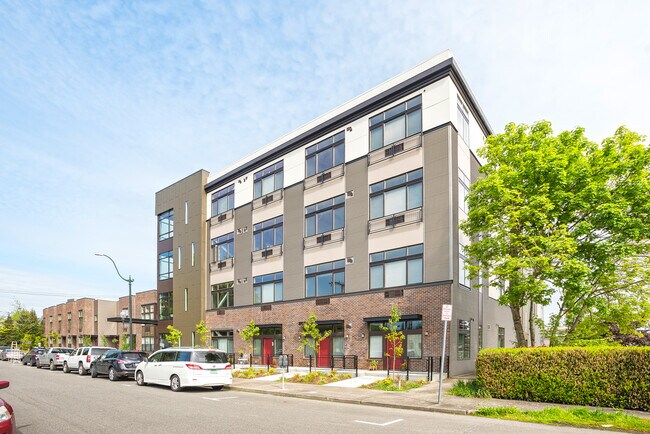 Building Photo - 512 12th Ave SE