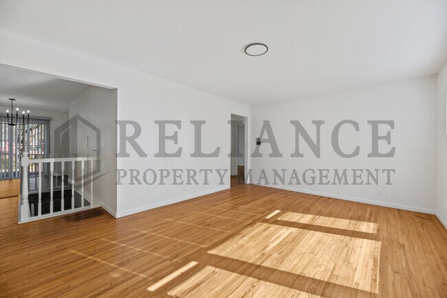 Building Photo - 900 N Brownthrush Ln
