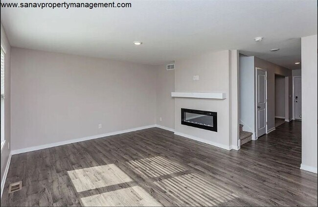 Building Photo - "Ankeny Oasis: Luxurious 4-Bedroom Home with Expansive 3-Car Garage and Secluded Backyard Retreat!"