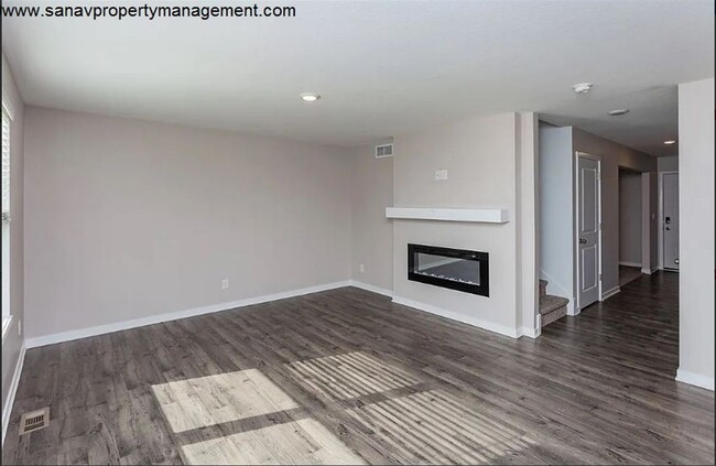 Building Photo - Spacious 4 Bedroom Home in Ankeny with 3-car garage & private backyard!!