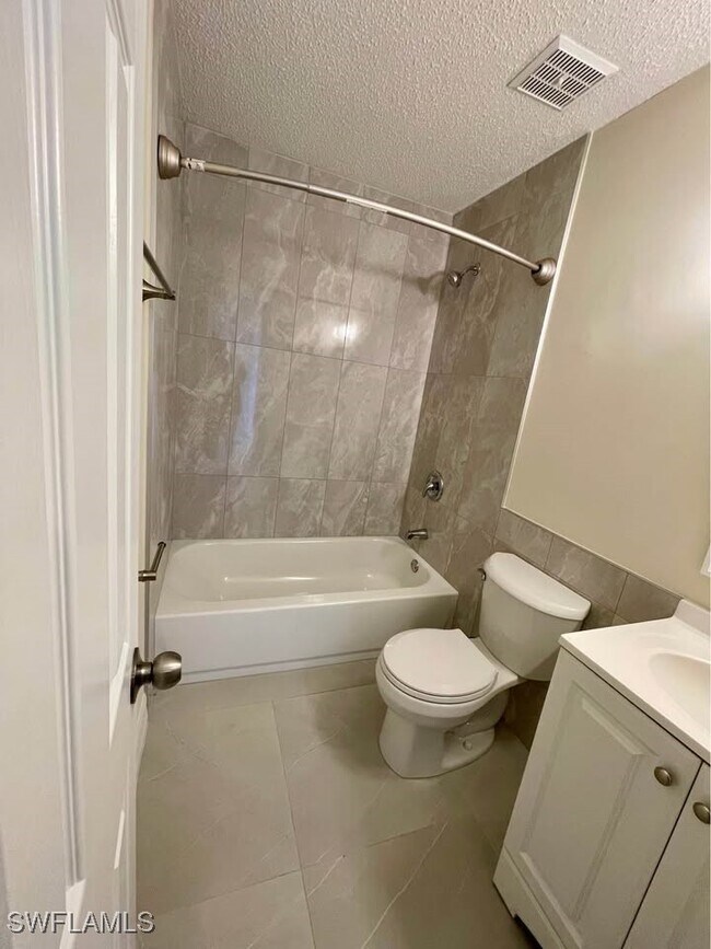 Building Photo - 4052 Bayshore Dr