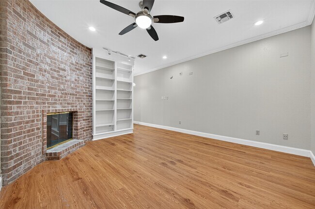 Building Photo - 4426 Basswood Ln